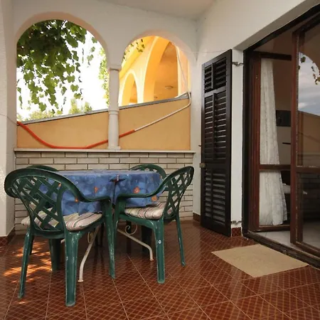 Apartment By The Sea Starigrad, Paklenica - 6592 *